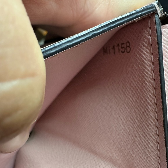 Louis Vuitton Zoe Wallet - Picture 7 of 9